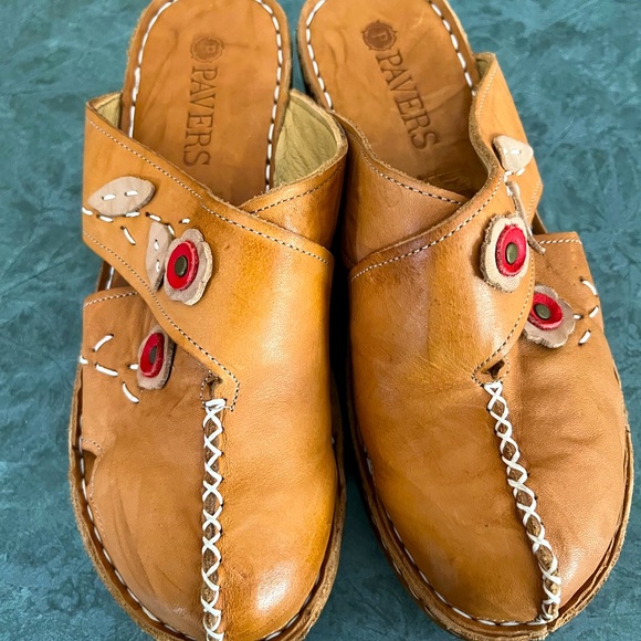 Ladies Paver Clogs - Picture 1 of 3